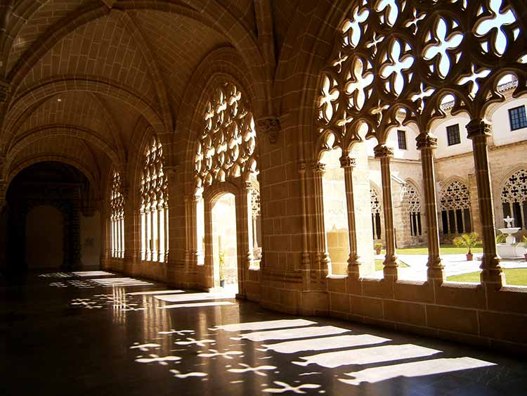 Claustro gótico