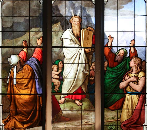 Moisés con las Tablas de la Ley